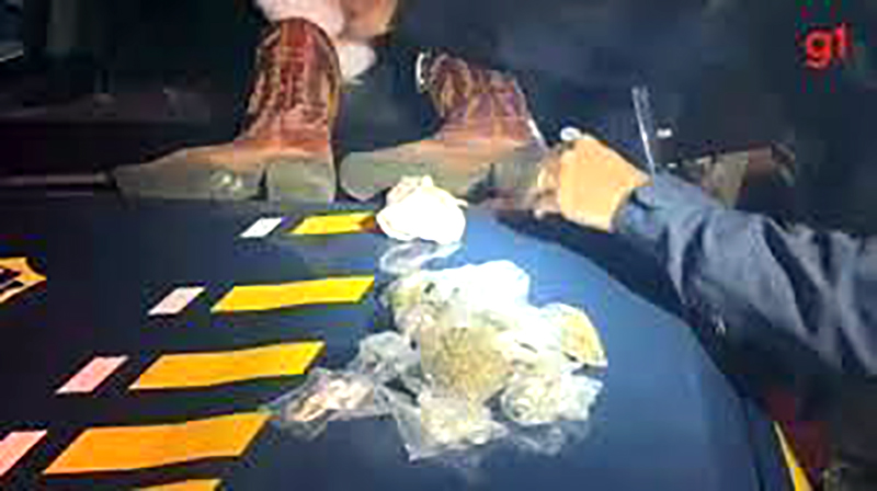 PRF flagra porções de maconha escondidas em bota na BR-153 em Nova Granada