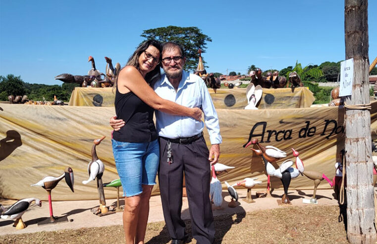 Artista granadense faz uma simulação da Arca de Noé na Represa Municipal