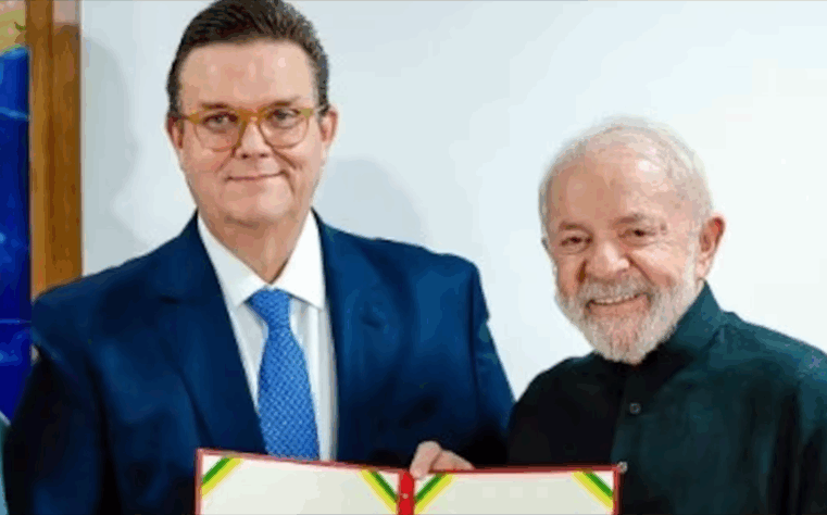 Lula oficializa saída de Lupi e nomeia Wolney Queiroz para Ministério da Previdência em meio a escândalo no INSS