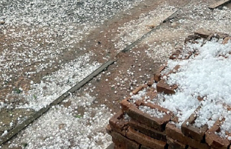 Granizo intenso assusta moradores na região