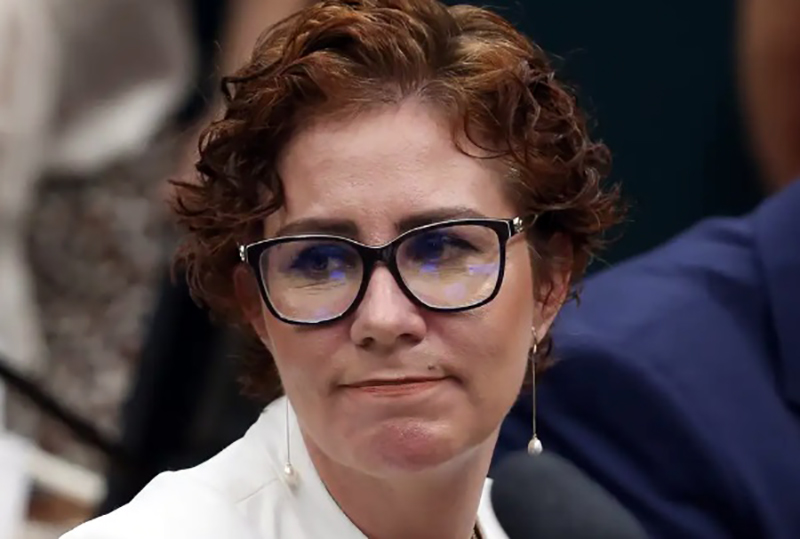 Deputada Carla Zambelli, condenada pelo STF, deixa o Brasil