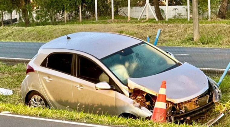 Carro tem PT após ser atingido por caminhão na BR-153