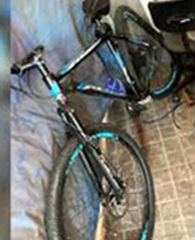 Juiz aposentado é preso após atropelar ciclista ao dirigir carro com mulher nua no banco do passageiro
