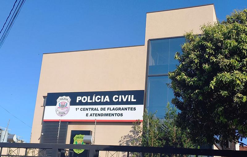 Ladrão armado invade loja de tintas, rouba cofre e motocicleta em Rio Preto