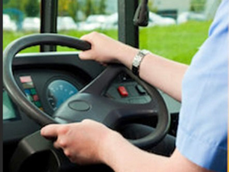 Homem se passa por motorista de ônibus para conseguir carona e acaba detido