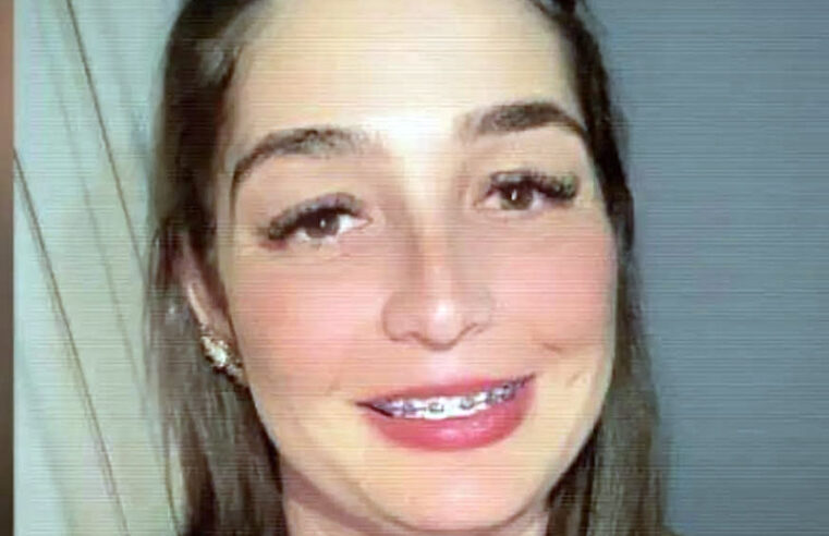 Priscila colhendo mais uma flor no seu jardim da vida
