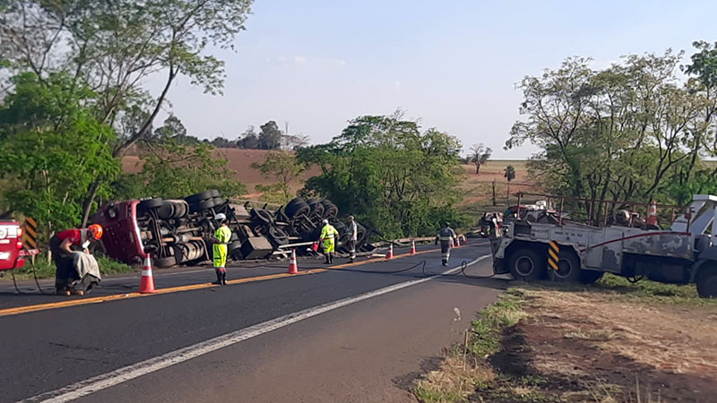 Acidente com carreta motorista vai a óbito na BR 153 em Nova Granada