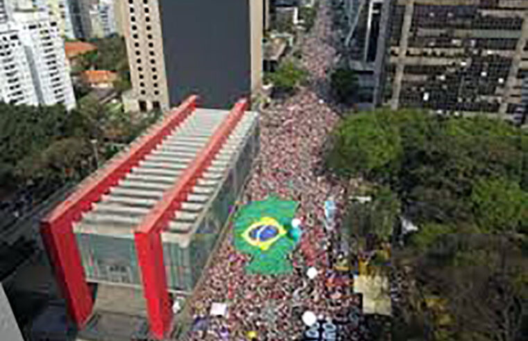 Protesto de esquerda na Paulista contra PEC da Blindagem e anistia