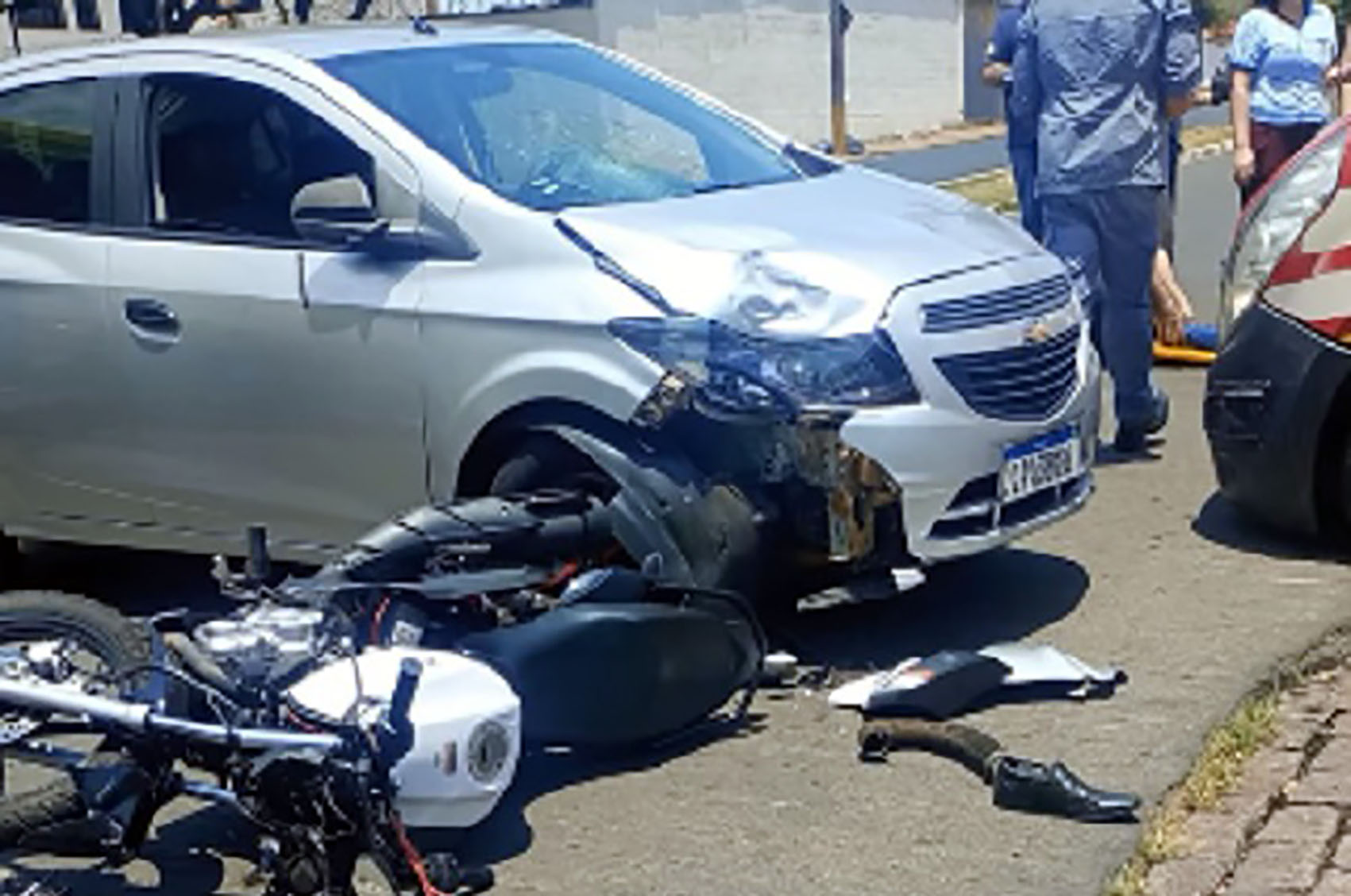 Motociclista fica em estado gravíssimo após acidente