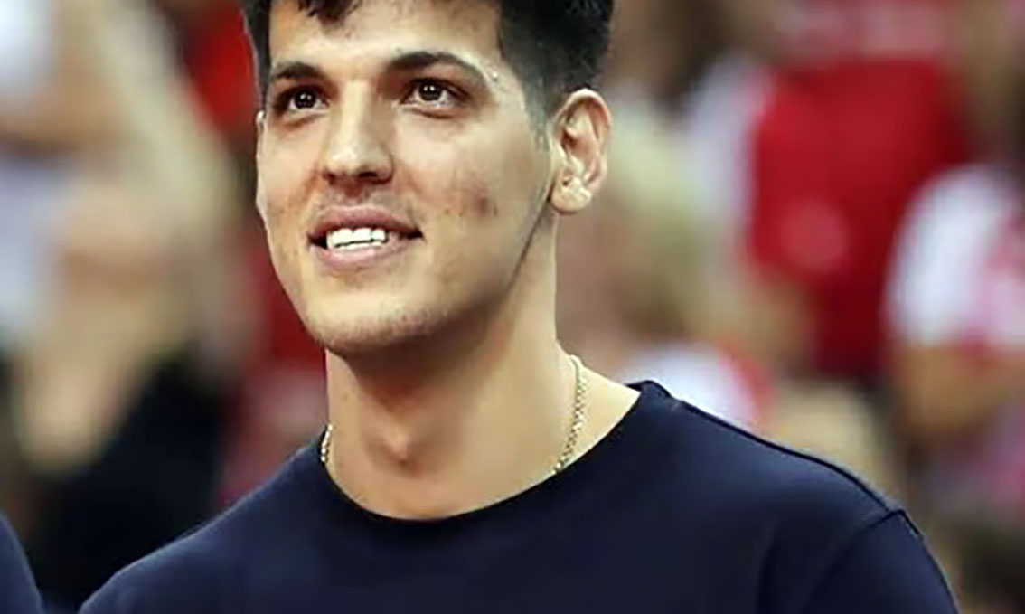 Ídolo do voleibol iraniano morre aos 26 anos