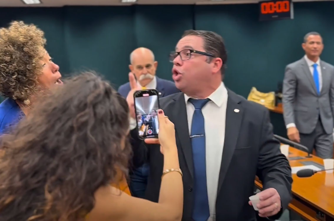 “Miliciano” vs. “Amigo de Traficante”: Deputada do PSOL bate boca com aliado de Bolsonaro por Megaoperação no Rio