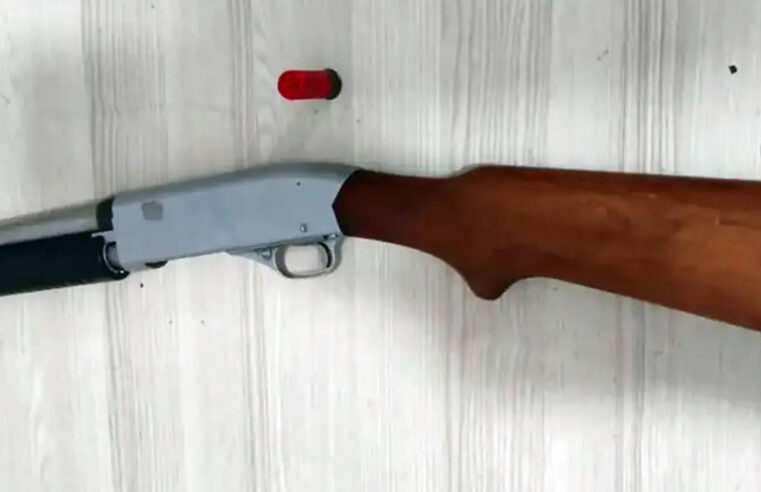 Homem é preso em Rio Preto após ameaçar clientes de bar com espingarda