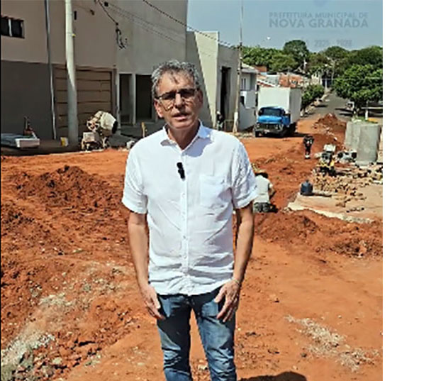 Departamento de Obras da Prefeitura de Nova Granada sem parar