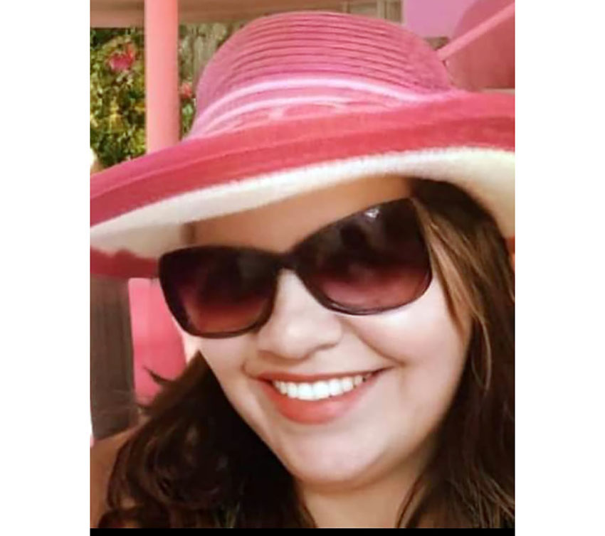 Nilva está colhendo mais uma flor no jardim da sua vida!!!