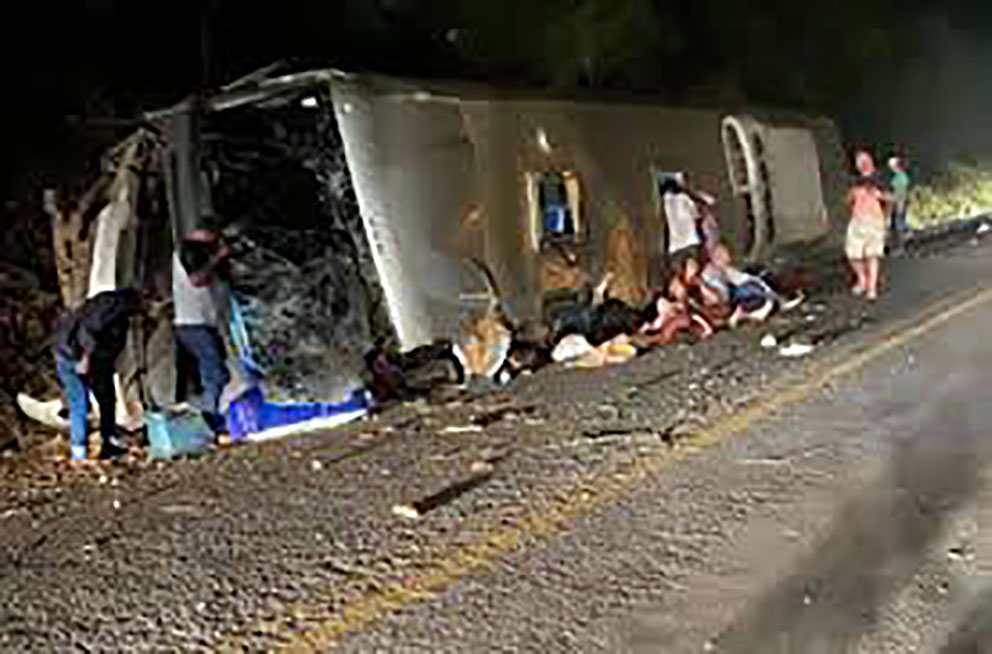 Sobe para 17 o número de mortos em acidente com ônibus na BR-423, em Pernambuco