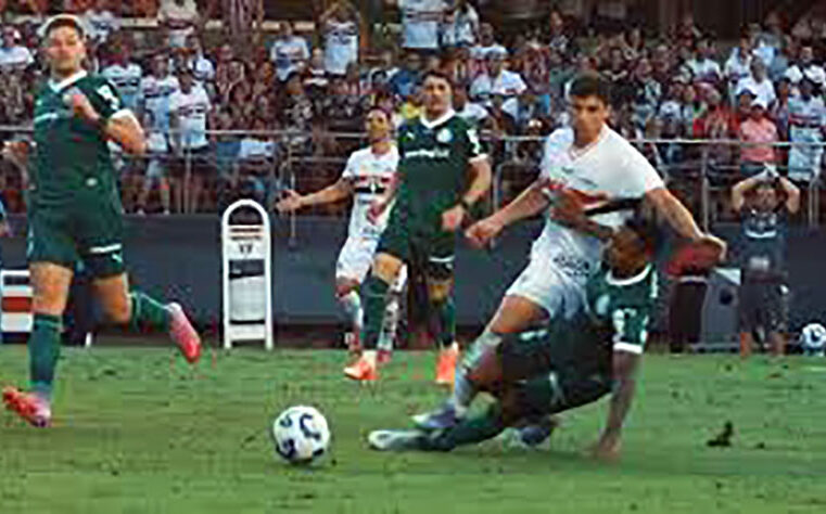 CBF afasta árbitros após polêmicas em São Paulo x Palmeiras e Grêmio x Bragantino