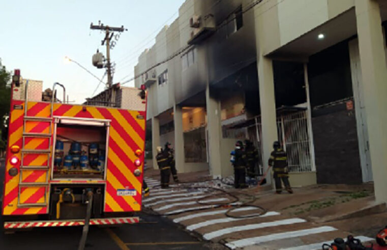 Incêndio atinge loja de celulares na área central de Rio Preto