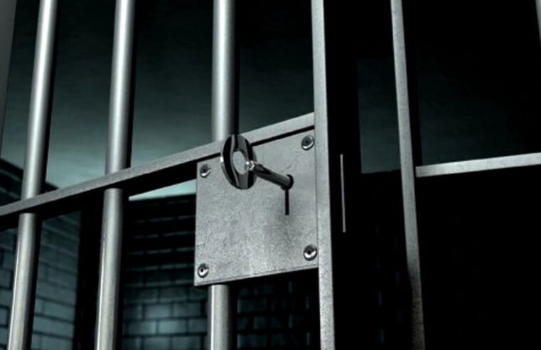 Servidor público da região é preso após jogar carro contra ex-mulher