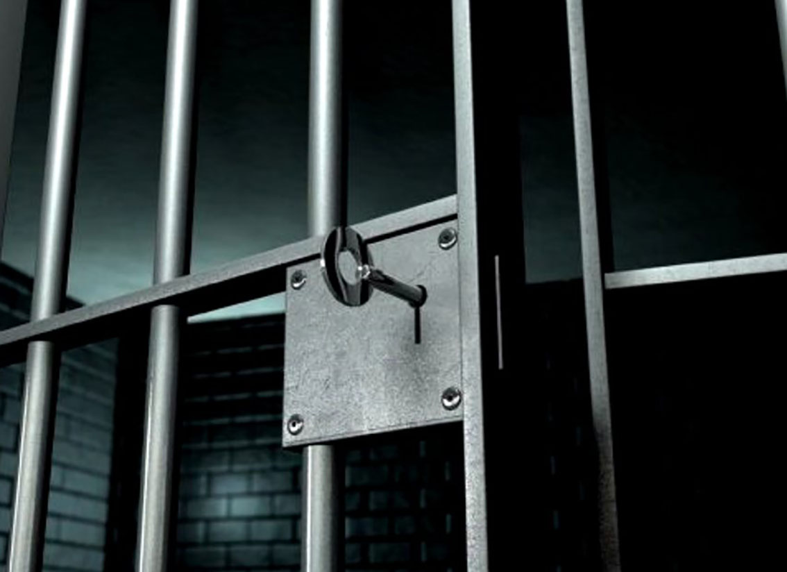 Servidor público da região é preso após jogar carro contra ex-mulher