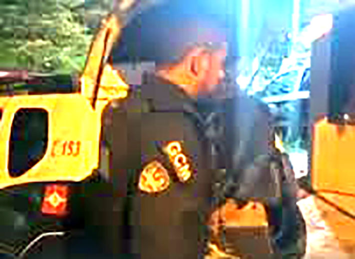 Homem esfaqueia jovem na cabeça e ao ser preso comete crime de preconceito