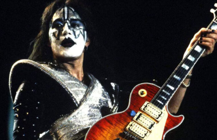 Revelada a causa da morte de Ace Frehley, guitarrista e cofundador do KISS