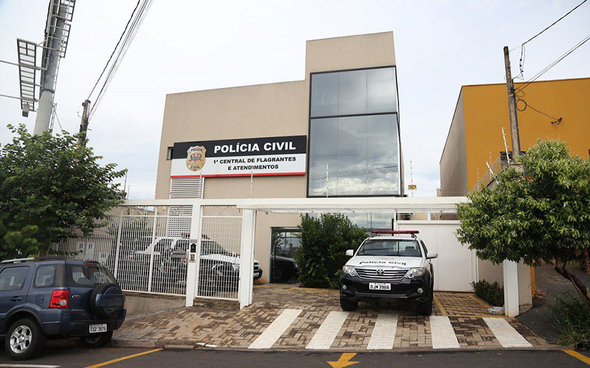 Carro é atingido por tiro após briga entre colegas de trabalho em Rio Preto