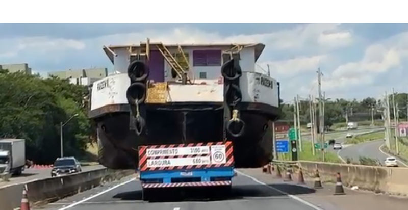 BR-153 é interditada para transporte de barco gigante em Rio Preto