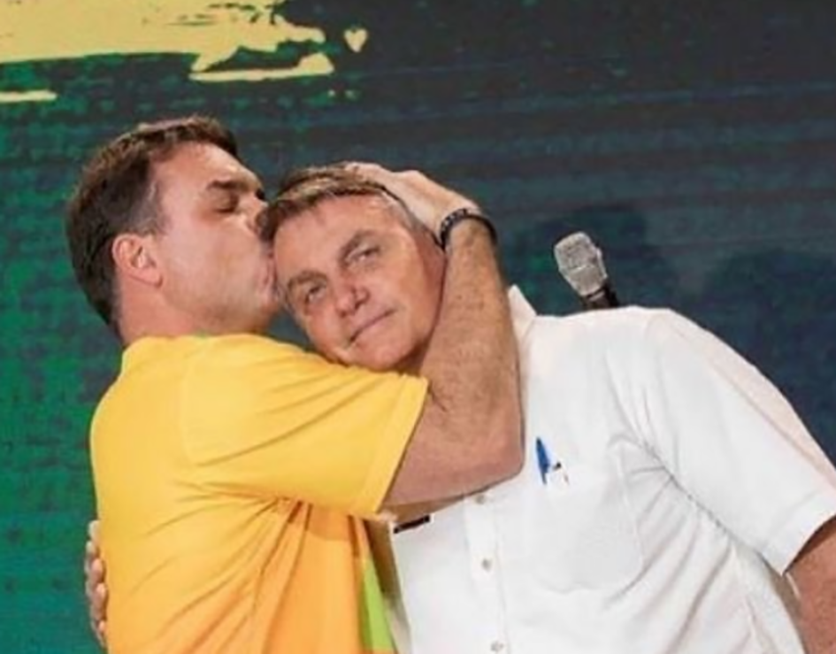 Jair Bolsonaro escolhe Flávio Bolsonaro como candidato à Presidência em 2026