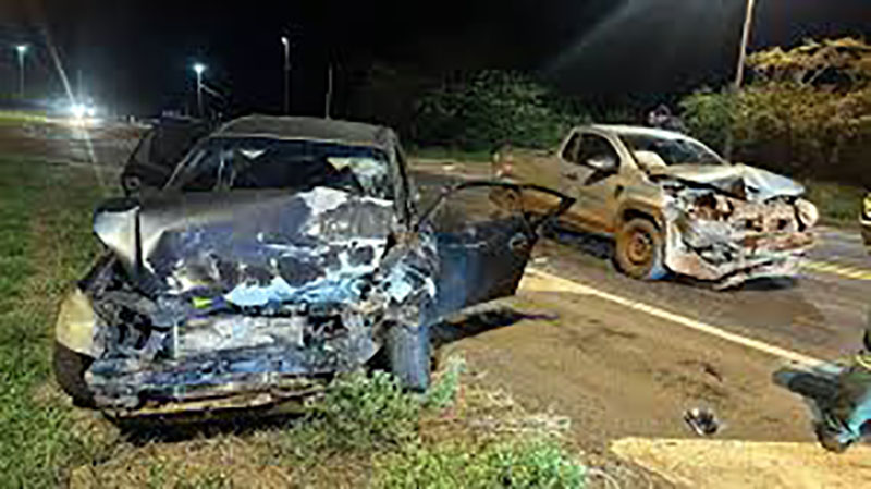 Carro e camionete batem na BR 153 e deixa 2 mulheres machucadas em Nova Granada