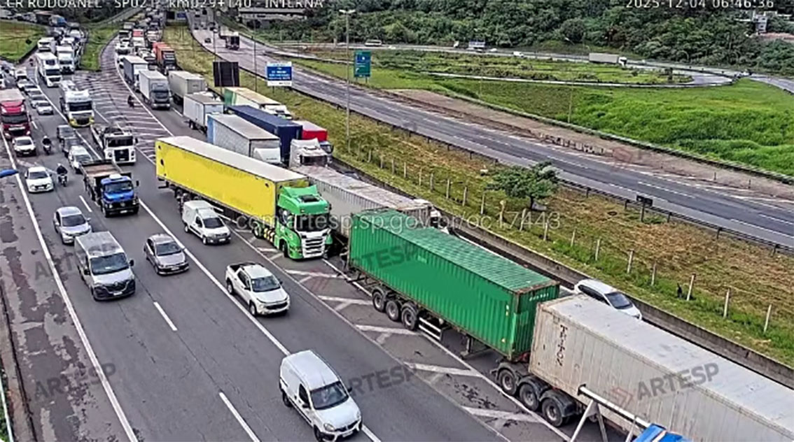 Acidente com 5 carretas bloqueia Rodoanel e causa 21 km de congestionamento