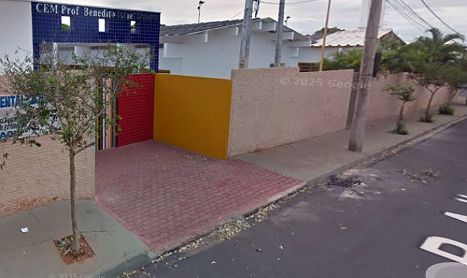 Pai de aluno e diretor trocam socos em escola pública da região