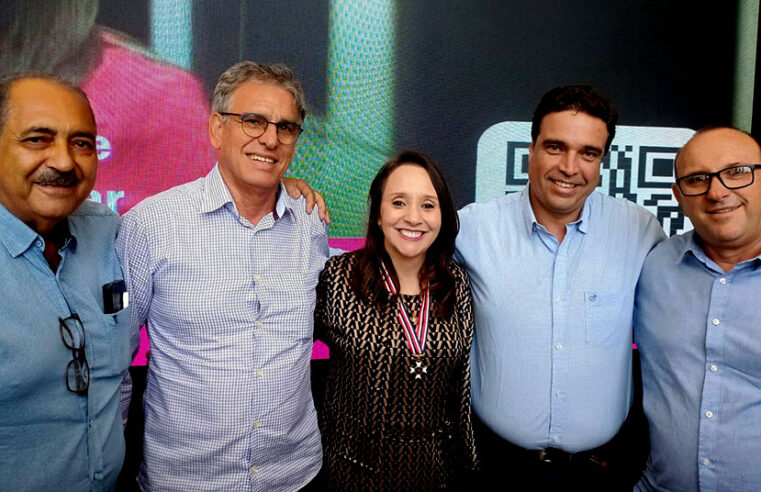 Prestigiando a deputada Renata Abreu