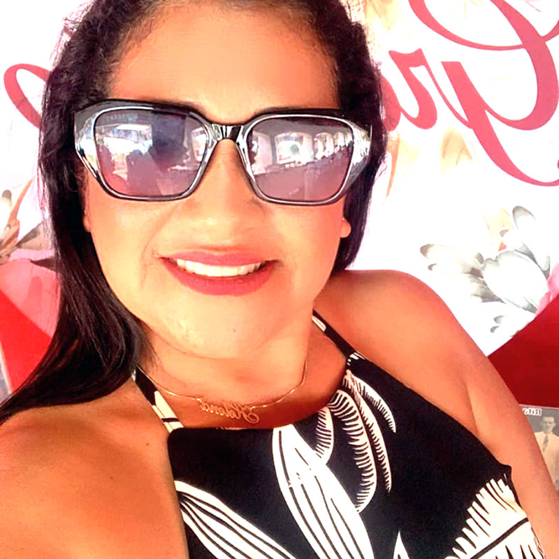 Helena virando a página do seu livro da vida!!!