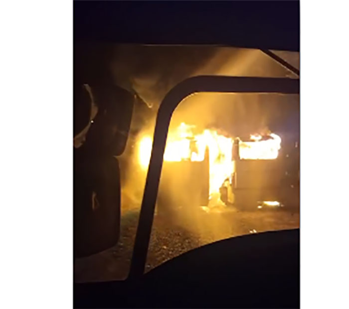 Vandalismo em Icém: incêndio em ônibus da Prefeitura