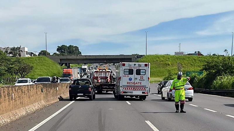 Começando o Carnaval,  com atropelamento e colisão entre veículos na BR-153