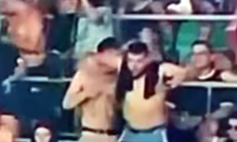 Momento em que torcedor chileno imita macaco para jogadores do Bahia na Fonte Nova