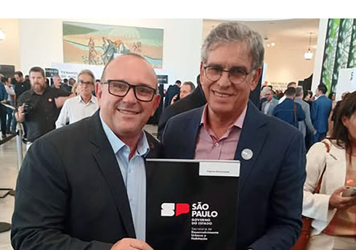 Luizinho participa em assinaturas de convênios estaduais