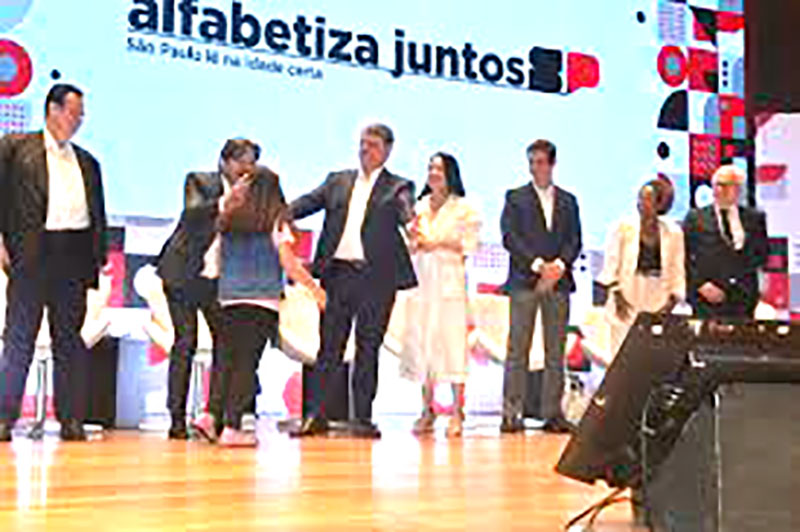 Governo reconhece 73 municípios da região por avanços na alfabetização