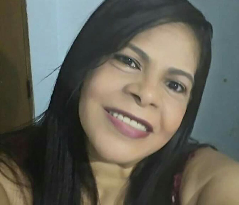 Eliana plantando mais uma árvore em seu jardim da vida!!!