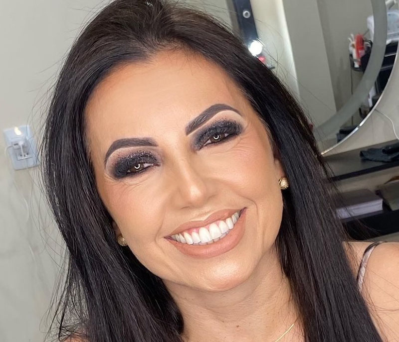 Elizangela está colhendo mais uma flor no seu jardim da vida!!!