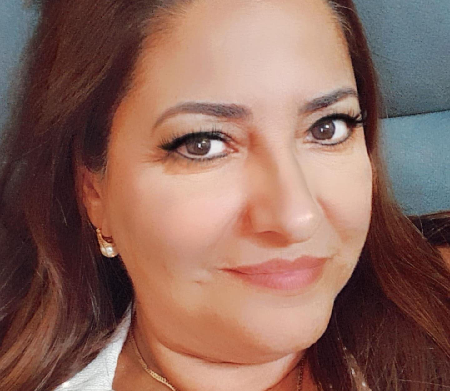 Gilsamara está cortando o bolo do seu aniversário!!!