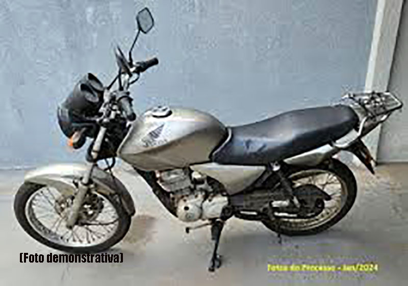 Motociclista é derrubado, agredido com coronhada e tem a moto roubada