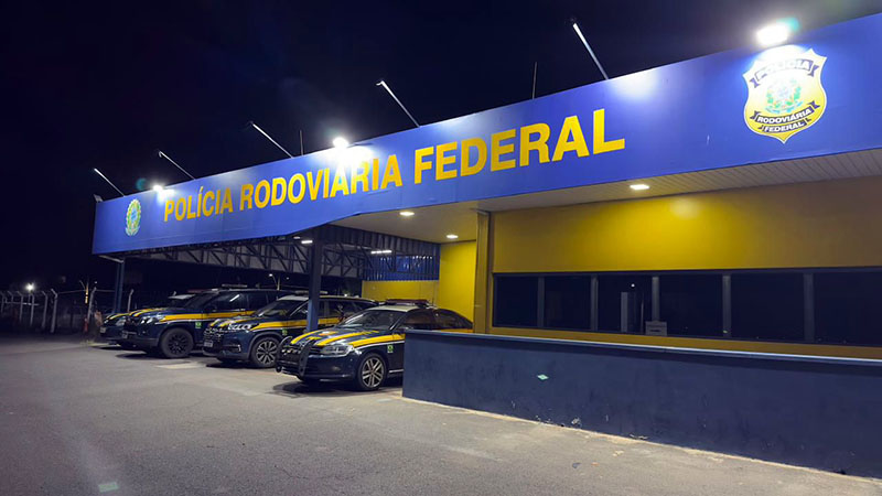 Homem é preso após ameaçar esposa e sogra dentro de ônibus de turismo na BR-153