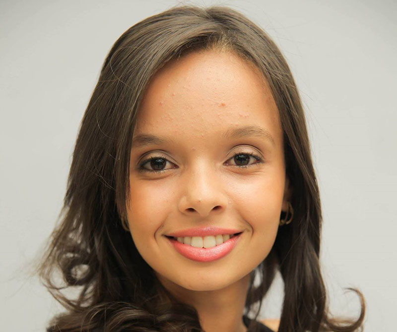 Viviane apagando a velinha de mais um aniversário!!!