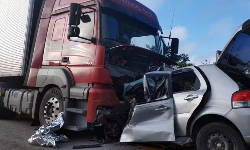 A caminho da Bahia 6 pessoas de uma mesma família de São Paulo morrem em grave acidente