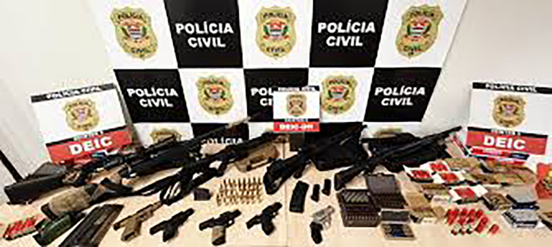 Investigação de assassinato leva polícia a arsenal de grosso calibre e uso restrito