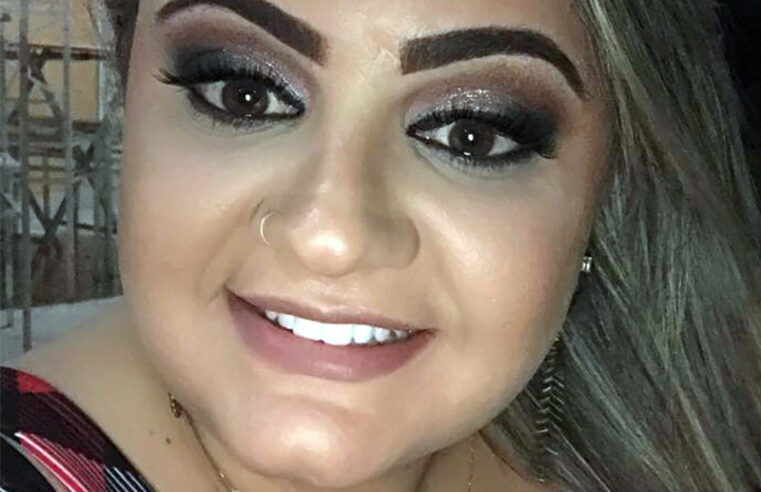 É o aniversário de Larissa!!!