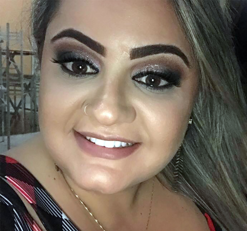 É o aniversário de Larissa!!!