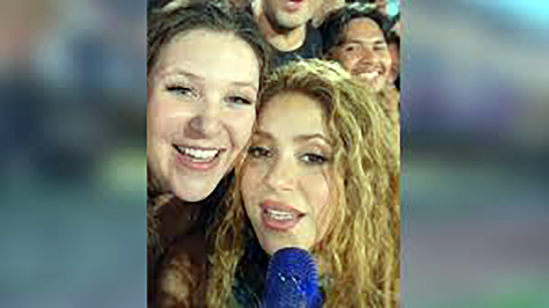 Ainda ‘em choque’, fã do interior de SP relembra selfie com Shakira no Rio: ‘Sonho de criança’