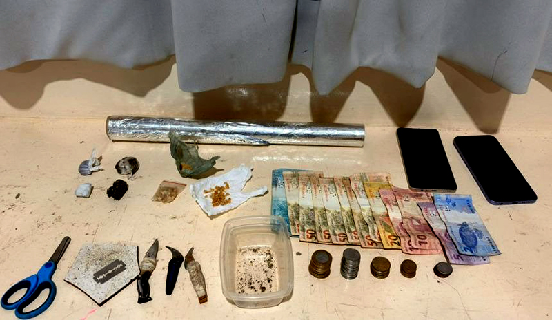 Casal é preso em flagrante com porções de crack, maconha e dinheiro pra troco